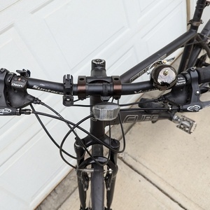 Cube cross Black