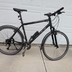 Cube cross Black