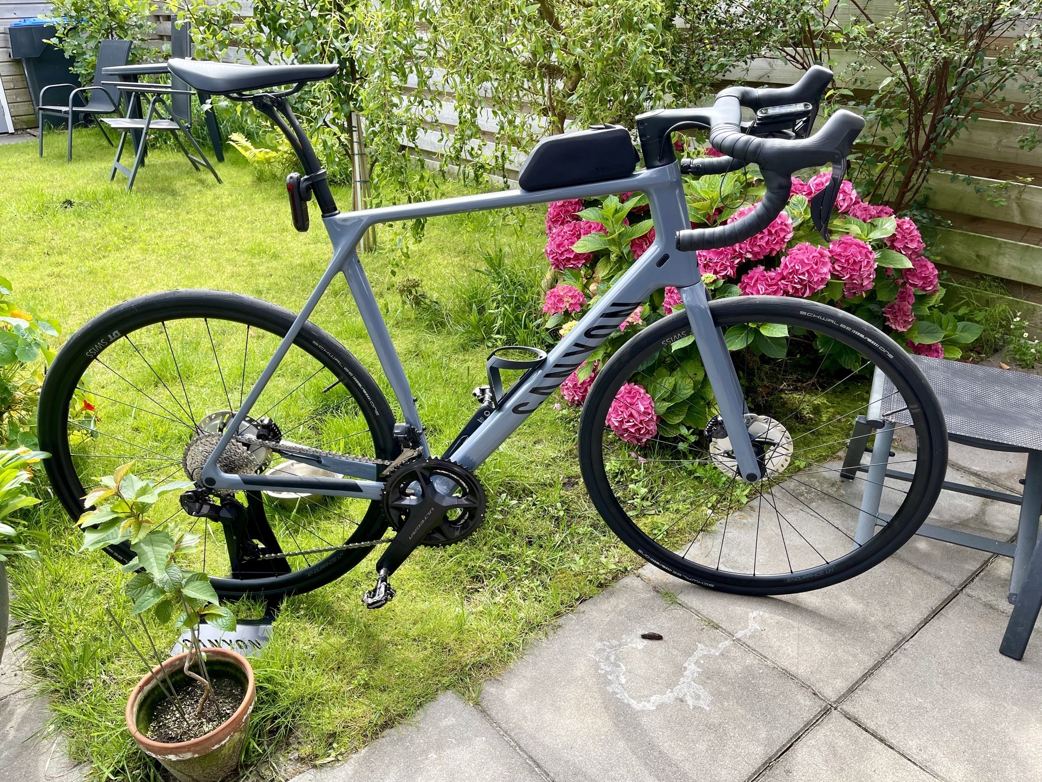 2024-canyon-bicycles-endurace-cf-8-di2