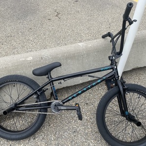 2024 Haro Haro Downtown Black and Blue