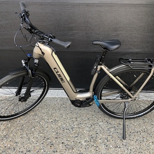 2024 Cube Kathmandu Hybrid Pro 750 54 cm Silver, gray or bare metal