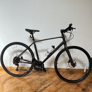 2022 Trek FX2 Black