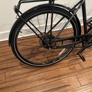 2022 Trek District 4 EQ Stagger US Black and Silver, gray or bare metal