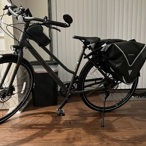 2022 Trek District 4 EQ Stagger US Black and Silver, gray or bare metal