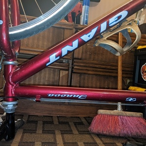 2011 Giant Innova Red