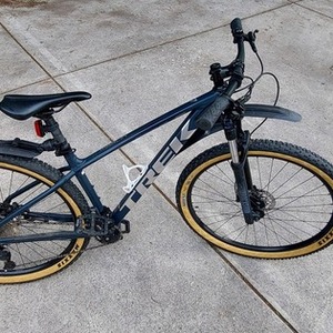 2021 Trek Marlin 7 Silver, gray or bare metal