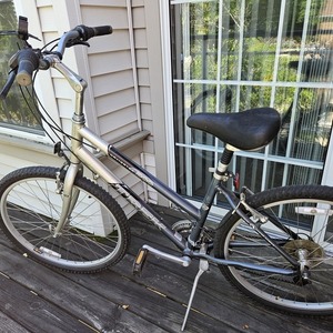 2006 Trek Navigator 200 Blue and Silver, gray or bare metal