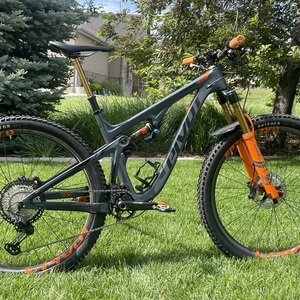 2020 Pivot Trail 429 Silver, gray or bare metal and Orange