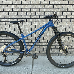 2022 Devinci Kobain Blue
