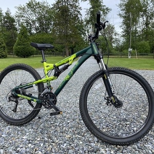 2017 Diadora Ampio Green and Yellow or Gold