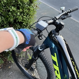 2022 Trek Powerfly 4 625 FS. Size small. Teal, Black, and Teal