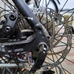 Boardman Bikes ADV 8.6 Silver, gray or bare metal