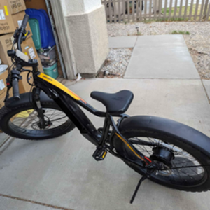 Aventón Aventure Black and Yellow or Gold