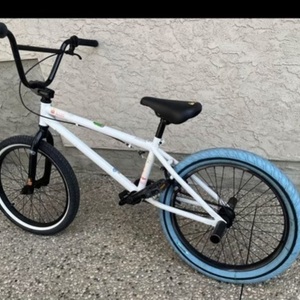 Total BMX Haro leukadia White, Black, and Blue