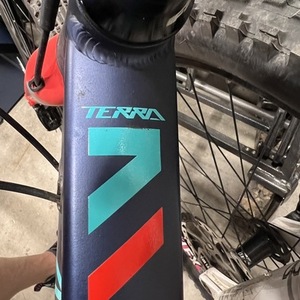 2019 Orbea Terra H-31D Gravel Bike Blue and Red