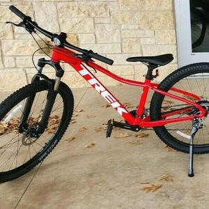 2023 Trek Marlin 5 Red
