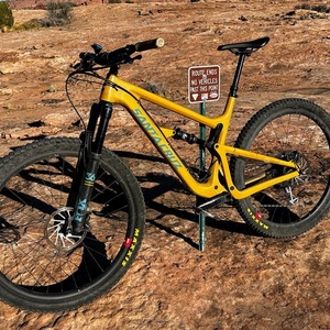 2019 Santa Cruz Hightower Yellow or Gold