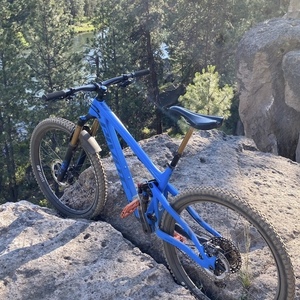 2023 Pivot Switchblade Blue