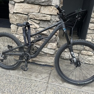2024 Specialized Status 2 170 S4 Black