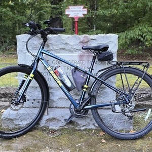 2022 Trek Verve 3 Disc Gen 4 Blue and Yellow or Gold