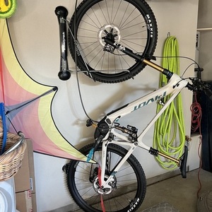 2024 Pivot SHUTTLE AM Pro White, Teal, and Yellow or Gold