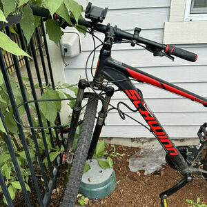 2019 Schwinn 17" aluminum mountain frame Black and Red