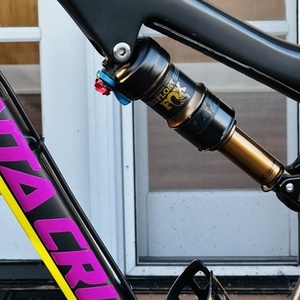 2018 Santa Cruz 5010 CC Silver, gray or bare metal