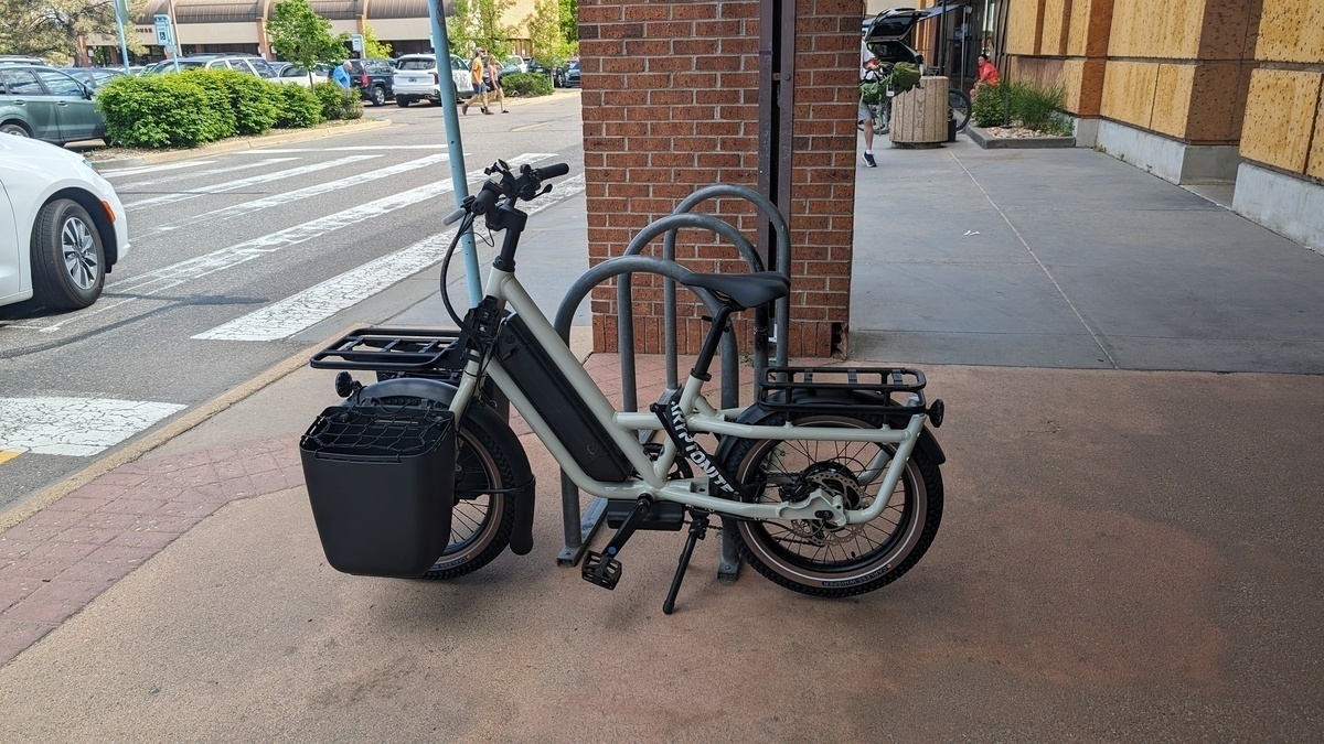 2022 Specialized Globe Haul ST cargo bike rear