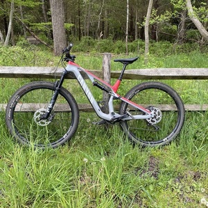 2021 Canyon bicycles Neuron CF 7 Red and Silver, gray or bare metal