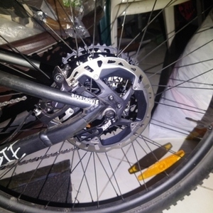 2023 Giant Stance 2 Black y Stickers tape or other cover-up