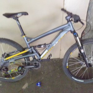 2017 Diamondback ATROZ comp Silver or Gray