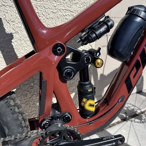 2022 Pivot FireBird Red