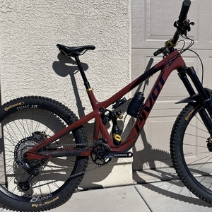2022 Pivot FireBird Red