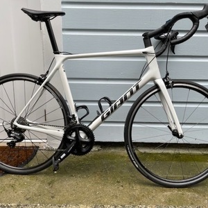 2022 Giant TCR White