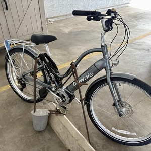 Electra Step-Thru Silver, gray or bare metal