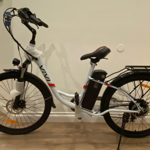2019 Vivi C26 White, Black, and Red