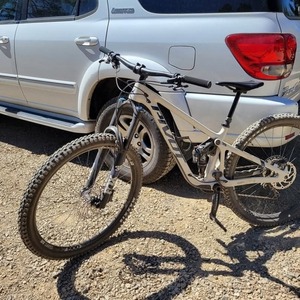 2022 Pivot Small Carbon frame White
