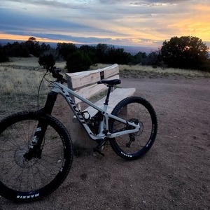 2022 Pivot Small Carbon frame White