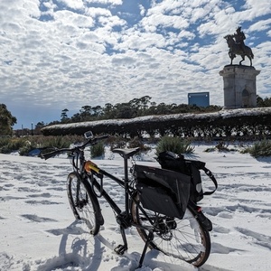 2024 Priority Bicycles 600 Black