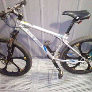 GT Bicycles Avalanche All Terra 3.0 Silver, gray or bare metal