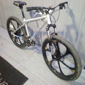 GT Bicycles Avalanche All Terra 3.0 Silver, gray or bare metal