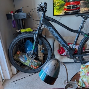 2024 Hyper Mountain bike Black
