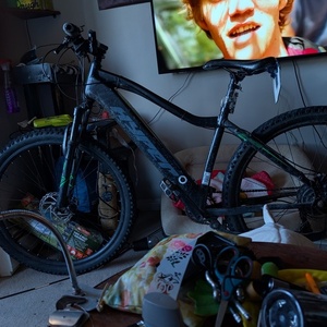 2024 Hyper Mountain bike Black