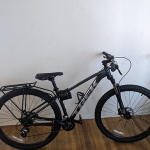 Trek Marlin 5 Silver, gray or bare metal