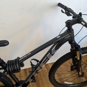 Trek Marlin 5 Silver, gray or bare metal