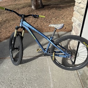 2017 Rocky Mountain Bicycles Flow 2.0 Blue