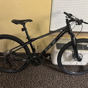 2022 GT Bicycles Avalanche 29