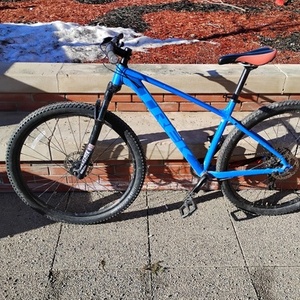 2024 Trek Marlin Blue