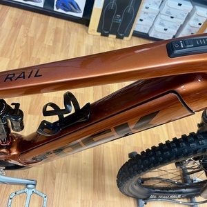 2024 Trek RAIL 9.8 LG AXS PENNYFLAKE Orange