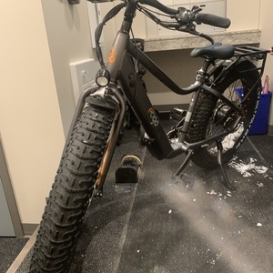 Ebgo Silver, gray or bare metal